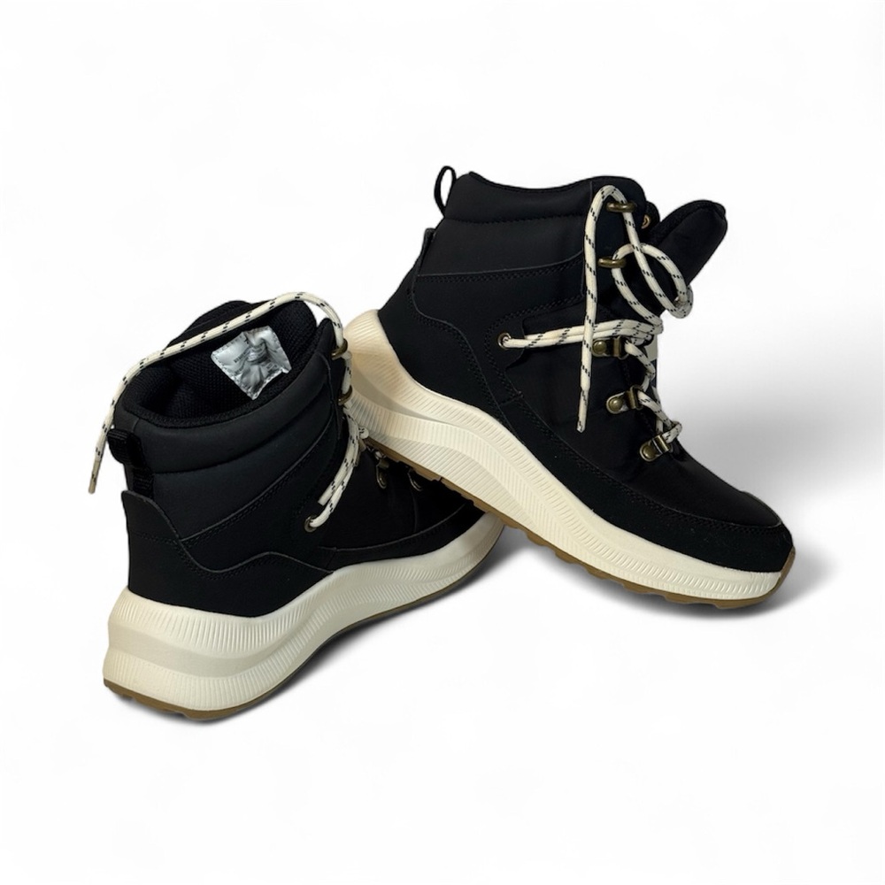 Universal Thread Black & White Snow Boots Women’s Size 7 NWT - Picture 2 of 11